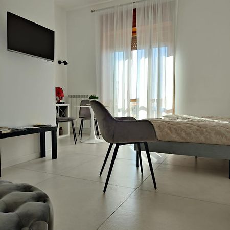 Oasi Al Centro Con Parcheggio Bed & Breakfast Салерно Екстериор снимка