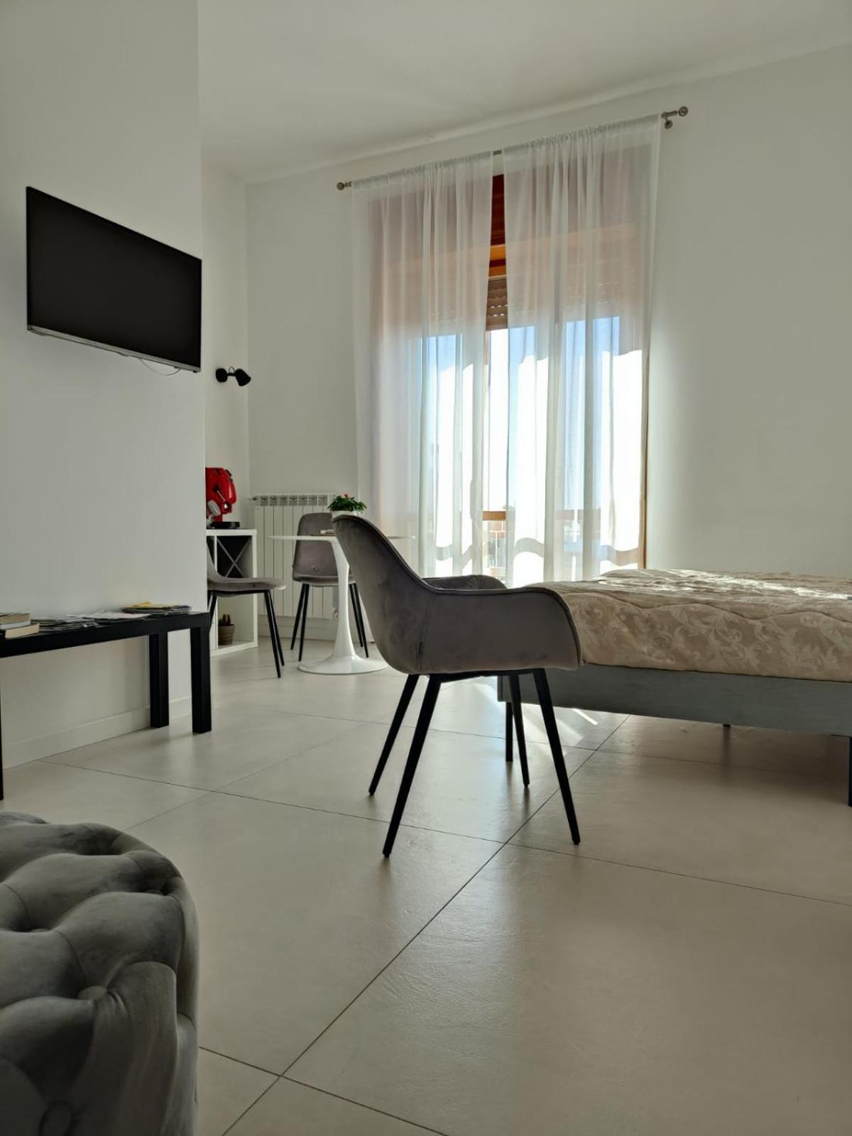 Oasi Al Centro Con Parcheggio Bed & Breakfast Салерно Екстериор снимка