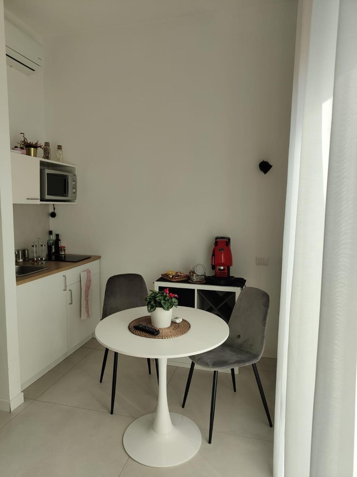 Oasi Al Centro Con Parcheggio Bed & Breakfast Салерно Екстериор снимка
