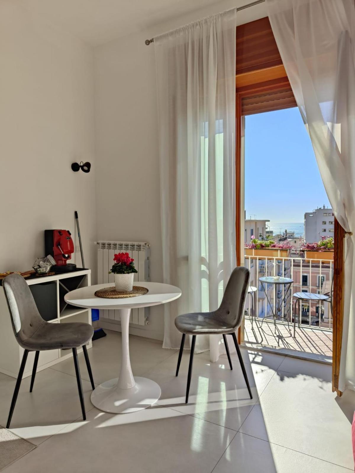 Oasi Al Centro Con Parcheggio Bed & Breakfast Салерно Екстериор снимка
